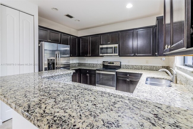 Building Photo - 9596 Town Parc Cir S