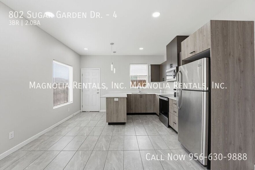 Building Photo - 802 Sugar Gdn Dr