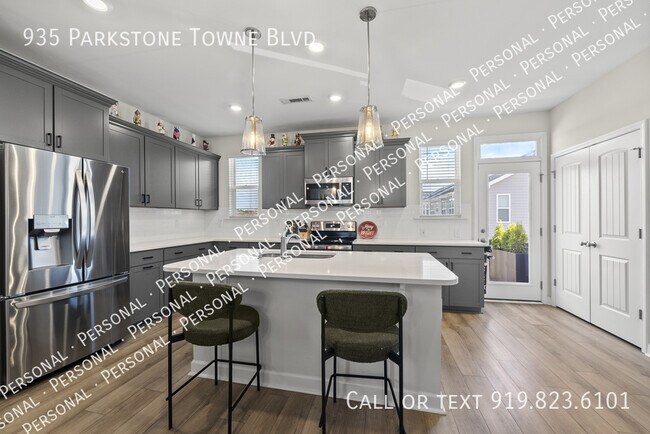 Building Photo - 935 Parkstone Towne Blvd