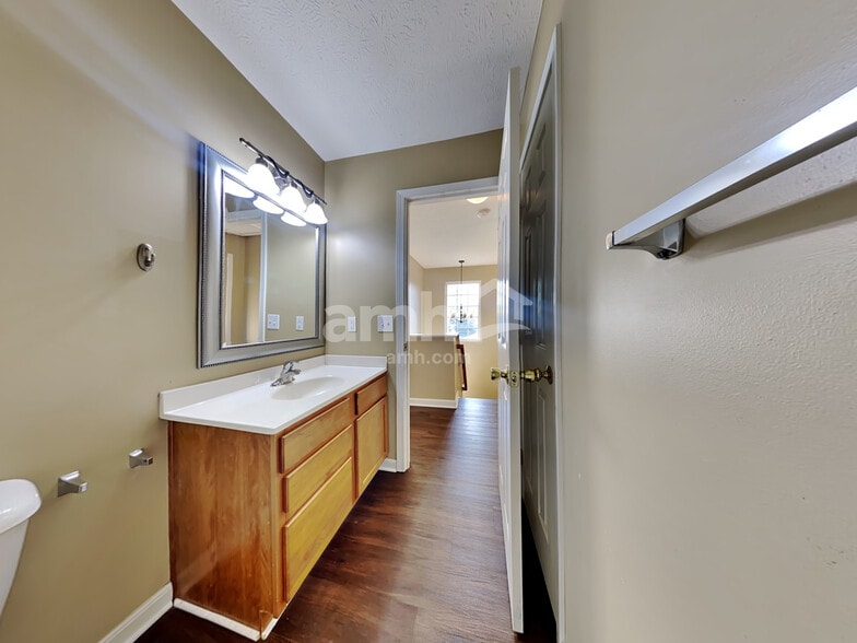 Building Photo - 755 Elm Tree Dr