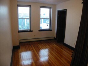 Building Photo - 3.0 bedroom in Cambridge Massachusetts 02139