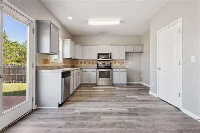 Building Photo - 96 Lenore Ct