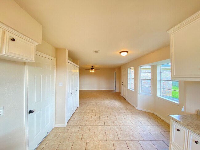 Building Photo - 521 26th Ave N