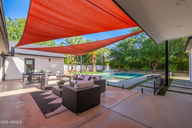 Building Photo - 4421 E Earll Dr