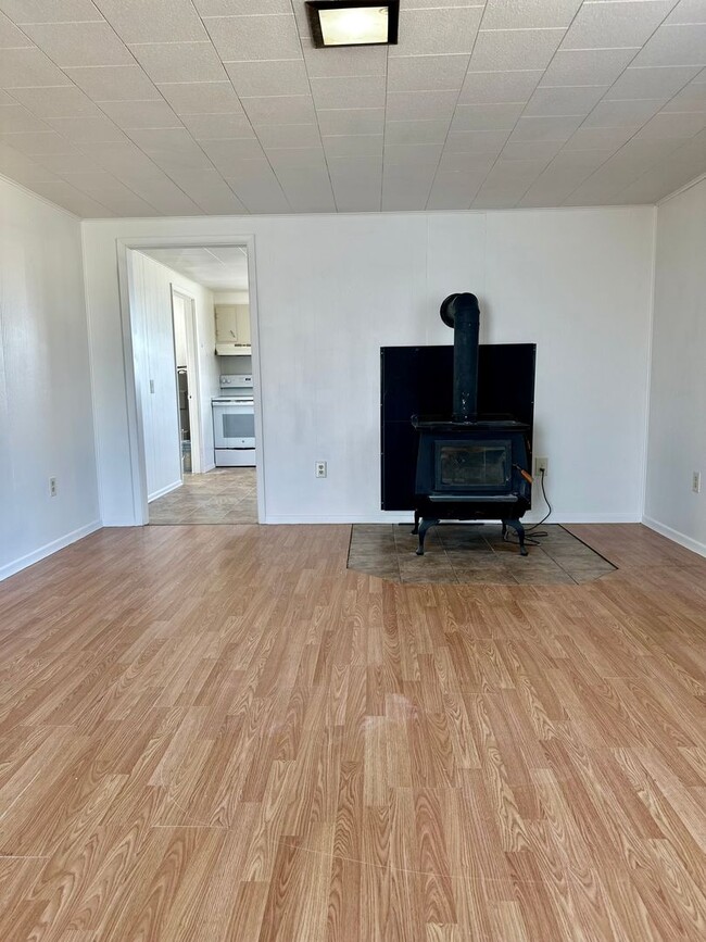 Building Photo - Nice home for rent in Metolius!