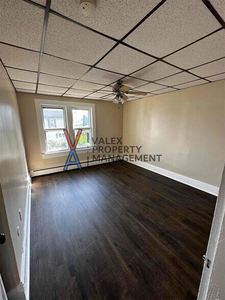 Building Photo - 531 N Bromley Ave