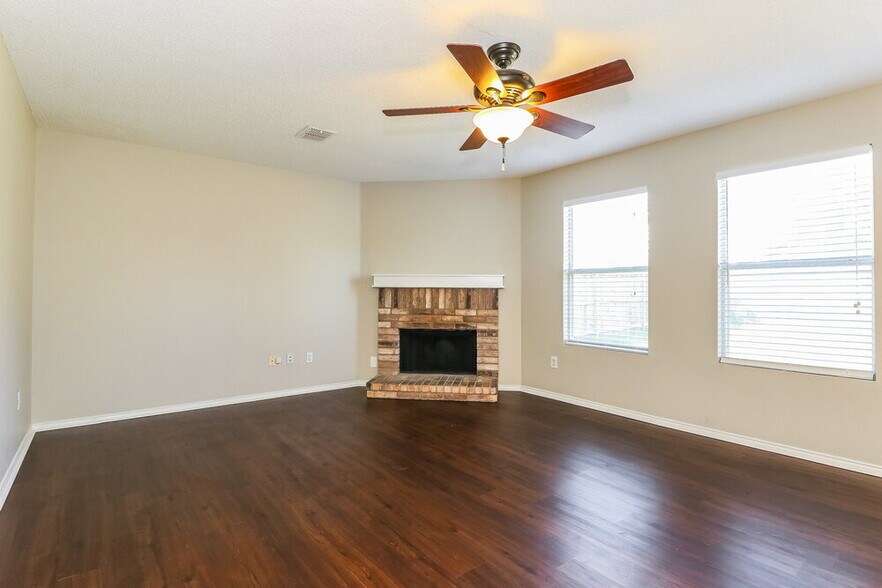 Building Photo - 8728 Polo Dr