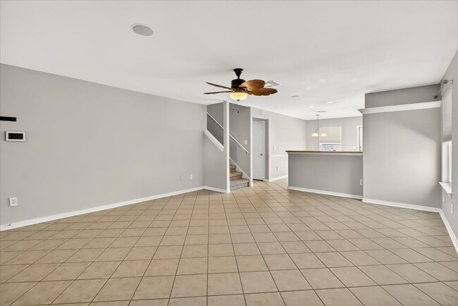 Building Photo - 2110 Encino Dr