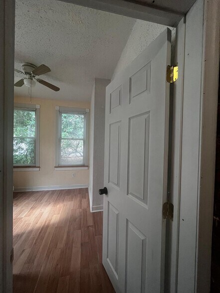 Bedroom 99 square feet - 1731 French St