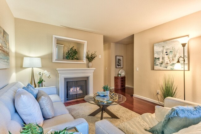 Building Photo - Ground Floor Condo at Footprints on the Bay