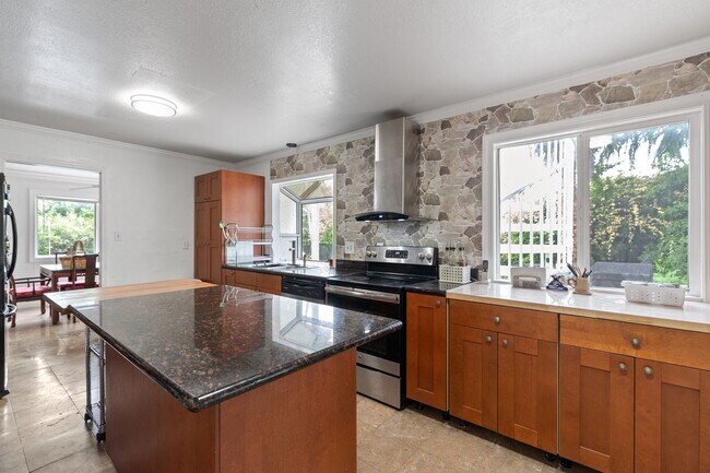 Building Photo - 142 Burgess Ct