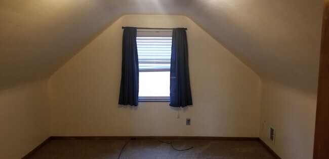 Building Photo - 3 bedroom house for rent in Blawnox