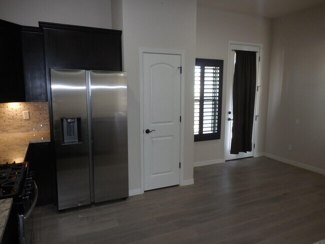 Building Photo - 213 Epsom Dr
