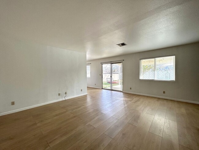 Building Photo - AVAILABLE NOW!! 3 Bedroom 2 Bathroom Home in Yucca Valley!! MOVE IN SPECIAL HALF OFF ONE MONTH'S ...