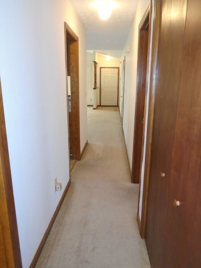 Building Photo - 921 Glen Reilly Dr