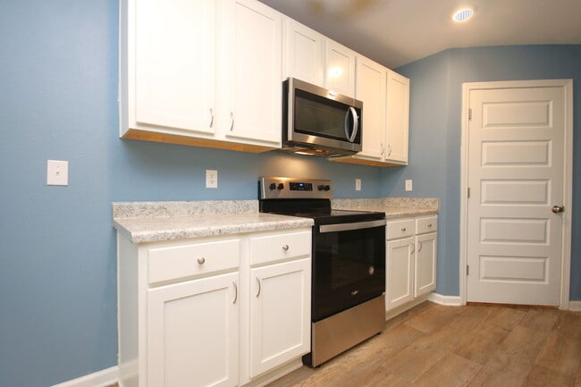 Building Photo - Spacious 5-Bedroom Home Near NAS with Move...