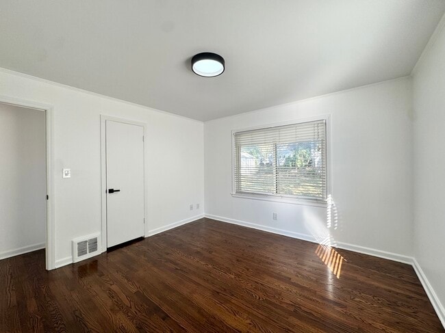 Building Photo - 2226 W 74th Terrace