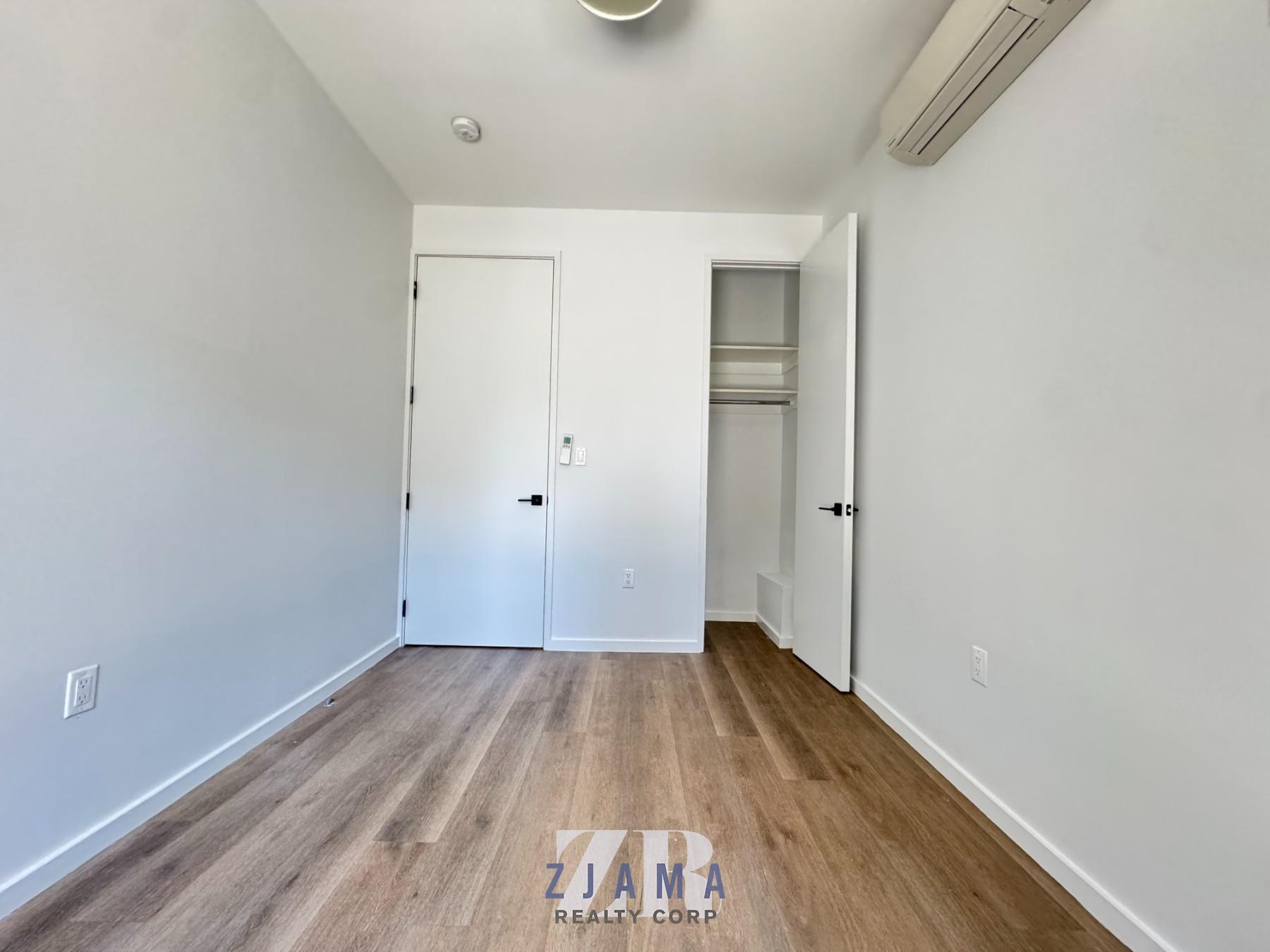 Building Photo - 979 E 34th St