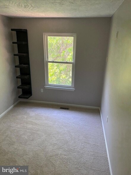 Building Photo - 2712 Red Oak Ln