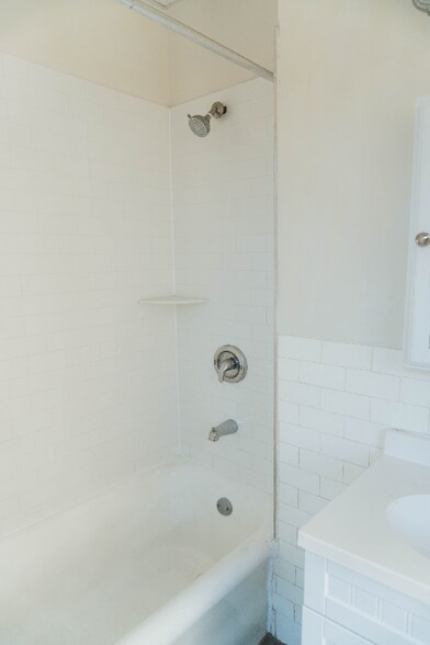 Building Photo - 425 S 15th St