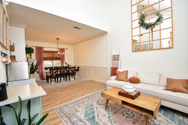 Building Photo - 1204 Edenbridge Way