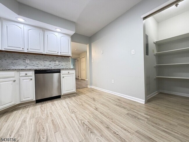 Building Photo - 511 Dunn Cir