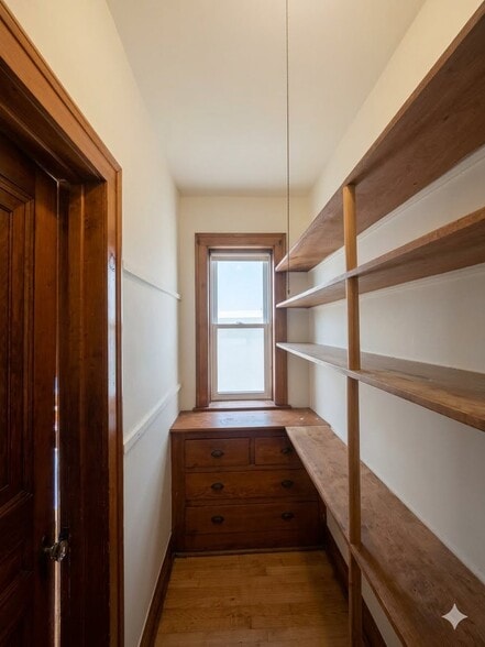 Kitchen - Pantry - 5655 W Ainslie St