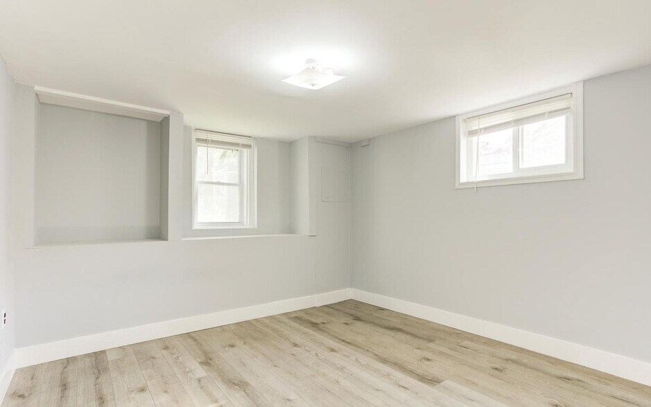 Building Photo - 4023 Chestnut St