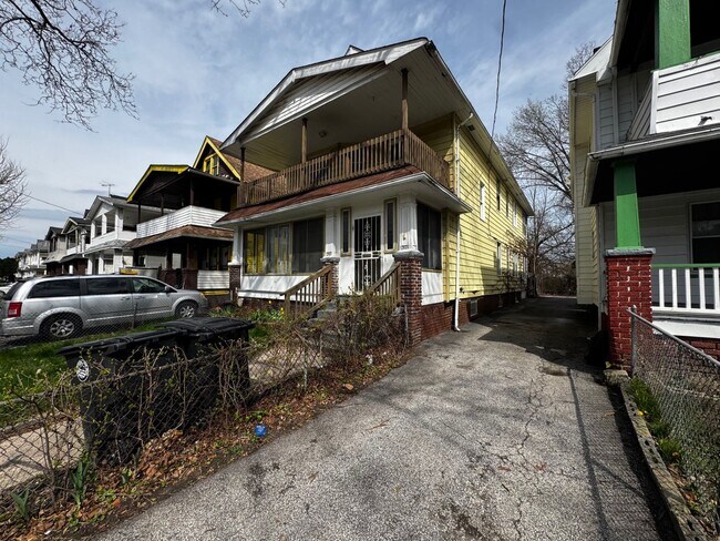 Building Photo - 12633 Edmonton Ave