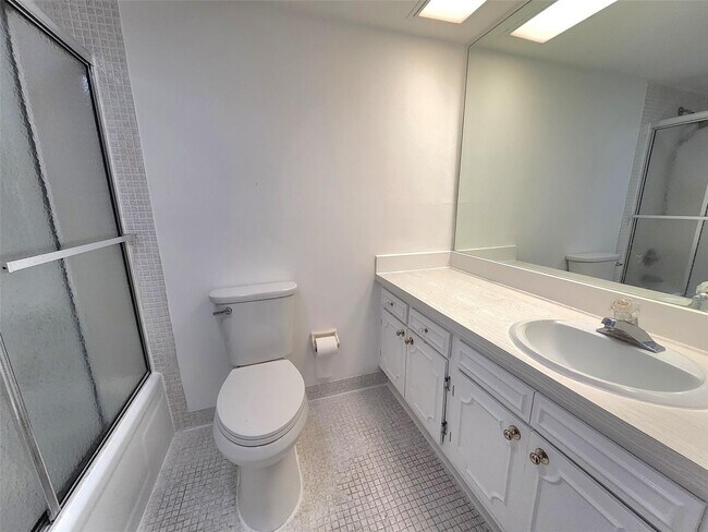 Building Photo - 3090 N Course Dr