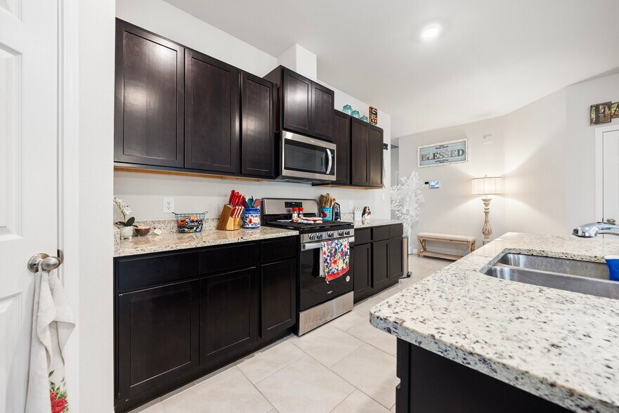 Building Photo - 2318 Delightful Ln