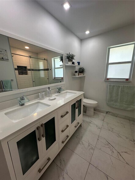 Building Photo - 4205 NW 69th Ter