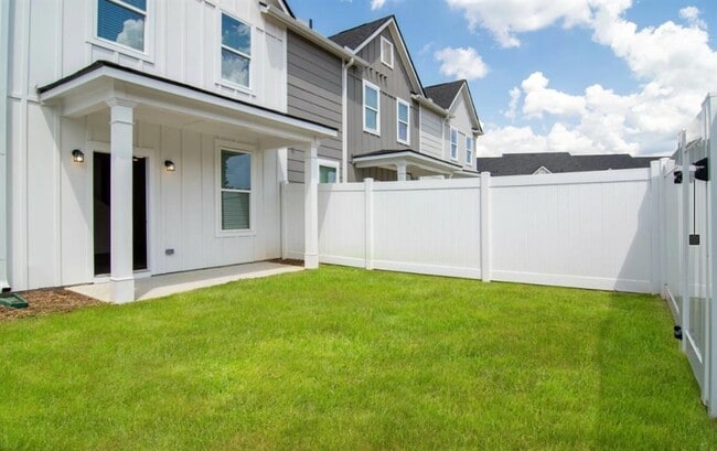 Building Photo - 5055 Southwood Rd