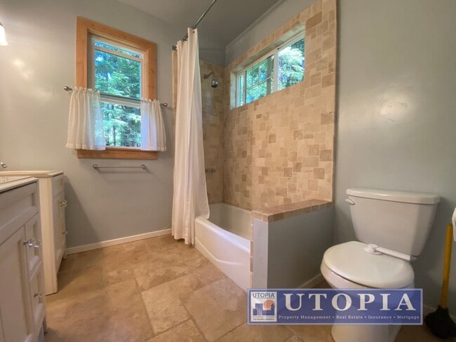 Building Photo - Gorgeous 4-bedroom, 2-bathroom Forest Lake Home with Deck, Office & Scenic Redwood Views