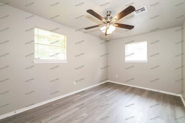 Building Photo - 5300 Creekwood Terrace