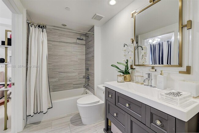 Building Photo - 6000 Collins Ave