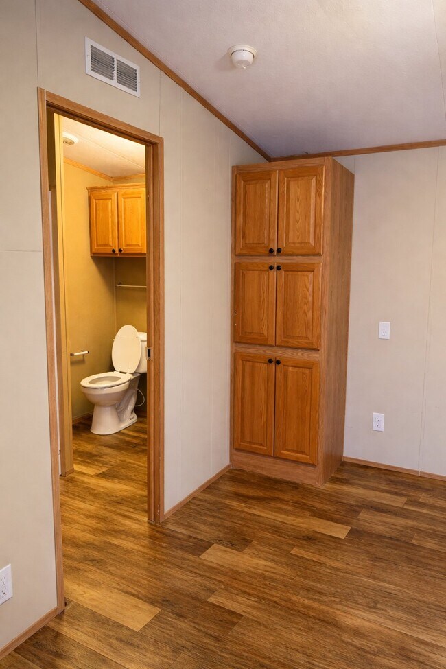 Building Photo - 3a Somerset Dr