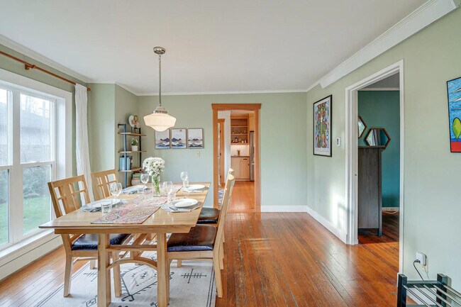 Building Photo - 2323 Elizabeth St