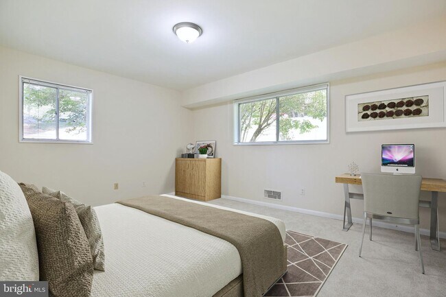 Building Photo - 10655 Montrose Ave