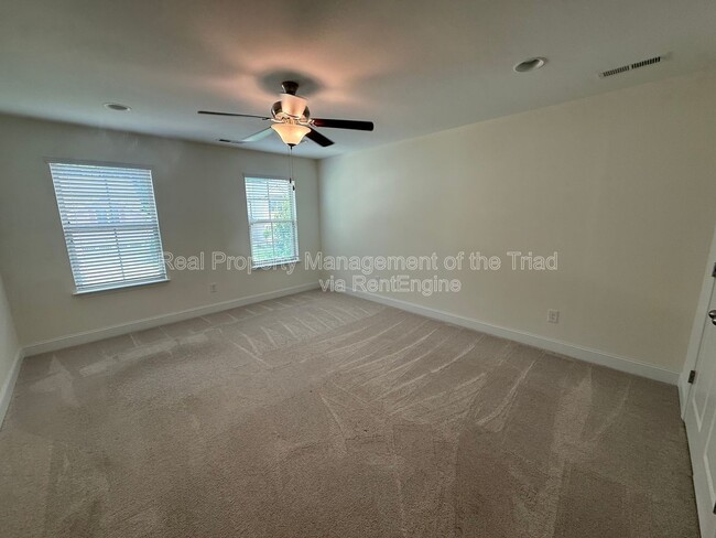 Building Photo - 5741 Marblehead Dr