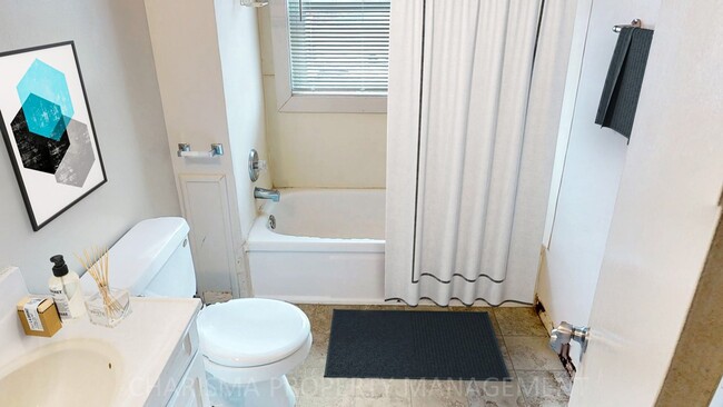 Building Photo - COZY STUDIO LOCATED DOWNTOWN SIOUX FALLS!