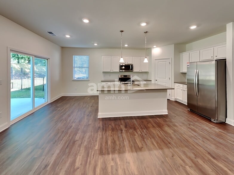 Building Photo - 2062 Windsor Park Ave