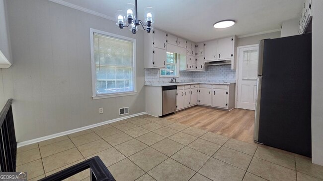 Building Photo - 715 Barnesdale Dr