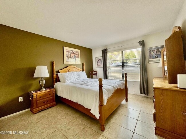 Building Photo - 5855 N Kolb Rd