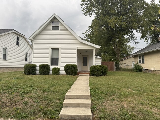 Primary Photo - 1124 W 6th St