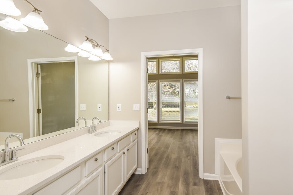 Building Photo - 3352 Briaroak Dr