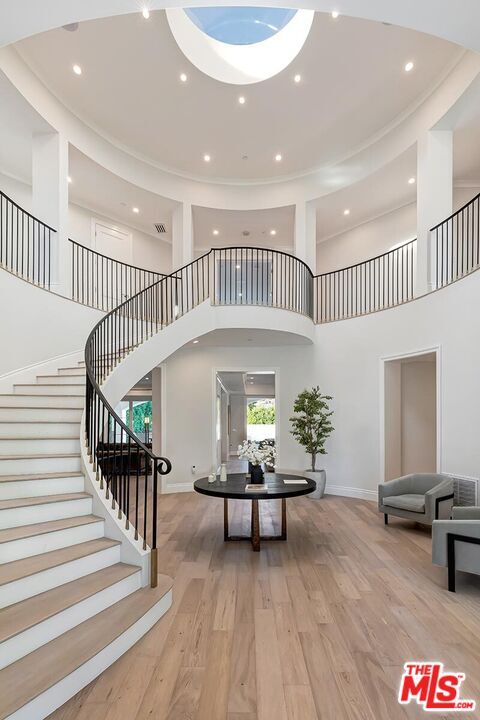 Building Photo - 722 N Camden Dr