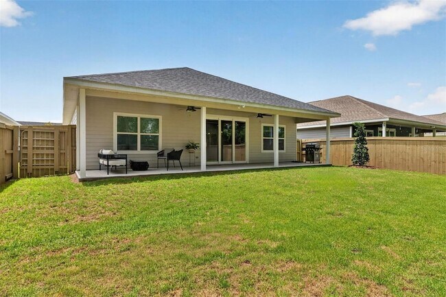 Building Photo - 1075 SW 66th Ter