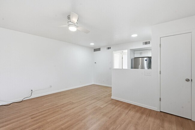 Building Photo - 317 N Vine Ave