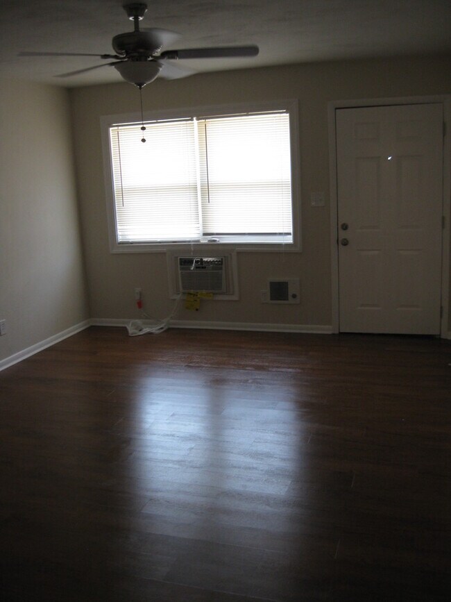 Building Photo - 1334 E Balview Ave